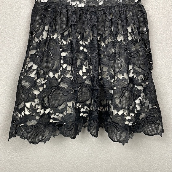 Rare Alice + Olivia Guipure Embroidered Lace Dress Fit Flare Mini Black Cream 8 - Picture 4 of 15